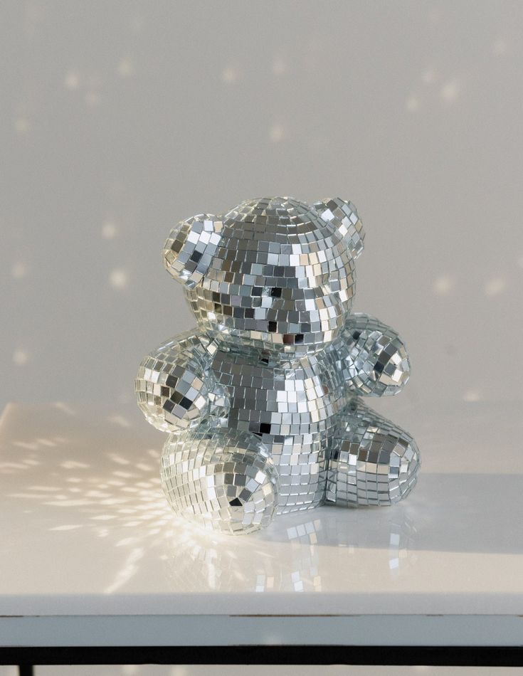 baby disco teddybär skulptur gespiegelt mosaik disco ball tierdekor