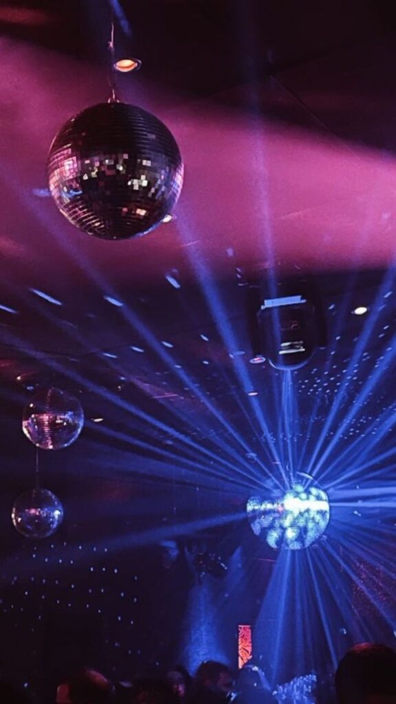 how to use black lights with a disco ball